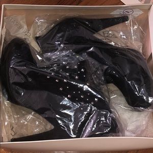 Black “like new” BCBG booties